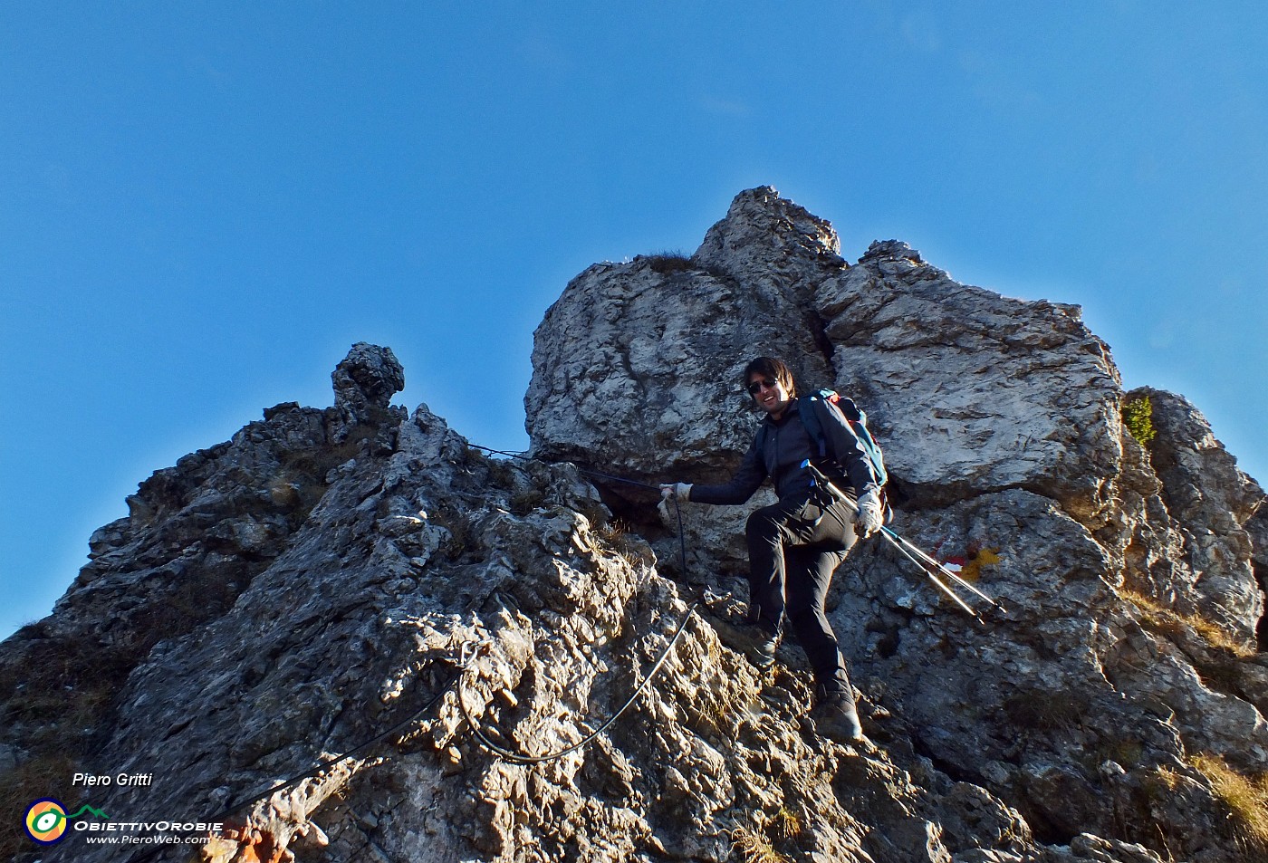 60 Scendiamo alla bocchetta tra cima e anticima.JPG